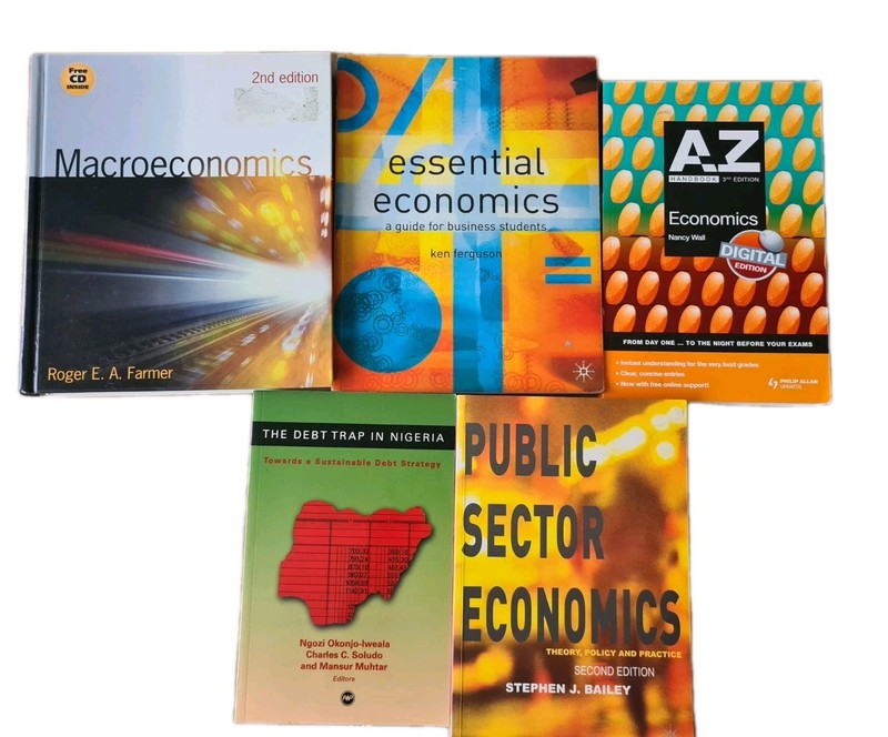 (×5 Books) Debt Trap in Nigeria : Towards a Sustainable Debt Strategy +4 Others