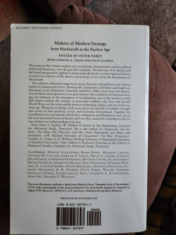 Makers of Modern Strategy from Machiavelli to the Nuclear Age [ paperback ] BG gallery