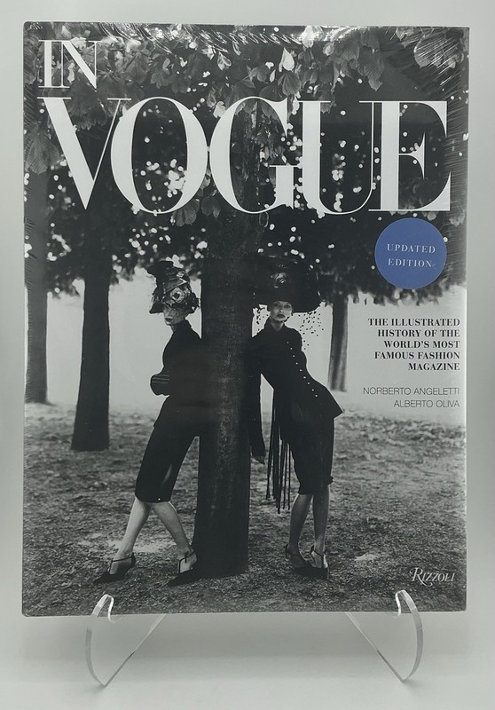In Vogue: An Illustrated History of the World’s Most Famous Fashion Magazine NEW
