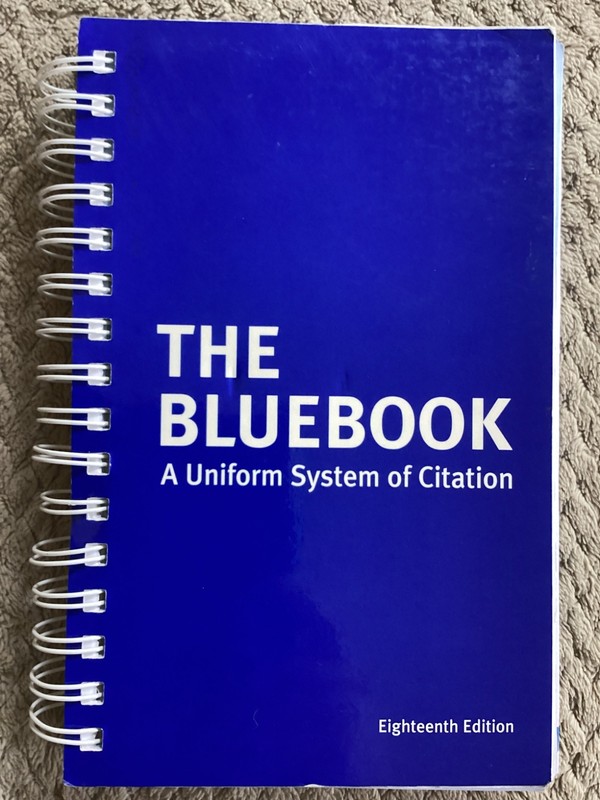 The Bluebook: A Uniform System of Citation 18th Edition (2009, Spiral PB) Law