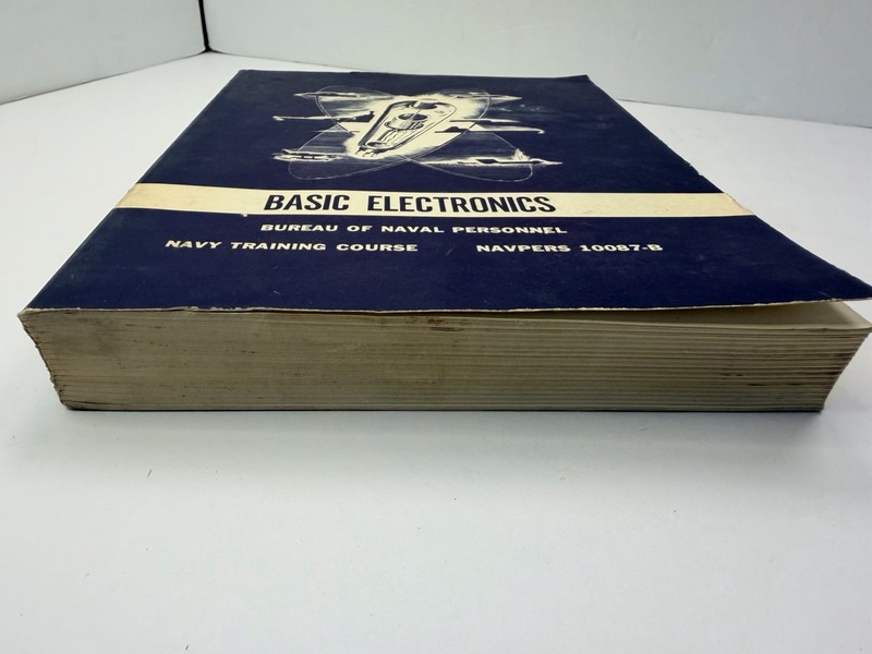 1968 Navy Training Course BASIC ELECTRONICS, Bureau of Naval Personnel Book gallery