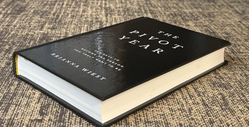 The Pivot Year : 365 Days to Become the Person You Truly.. by Wiest *VERY GOOD* gallery