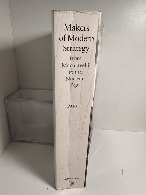 Makers of Modern Strategy from Machiavelli to the Nuclear Age - Paperback - GOOD gallery