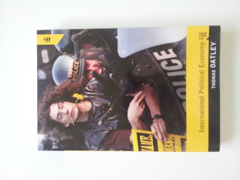 International Political Economy (5th Edition) – paperback Oatley, Thomas